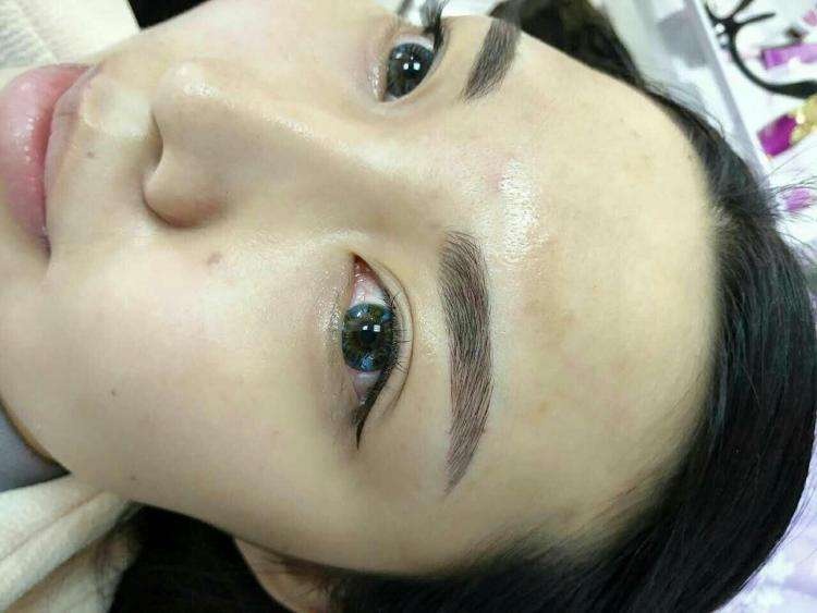 美瞳线不要轻易加小尾巴,做了后悔!